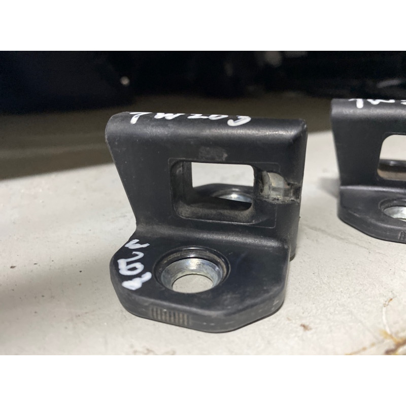 Замок дверей (кузов і елементи) Mercedes-Benz C-class W203 1.8 M111.951 A2037200004