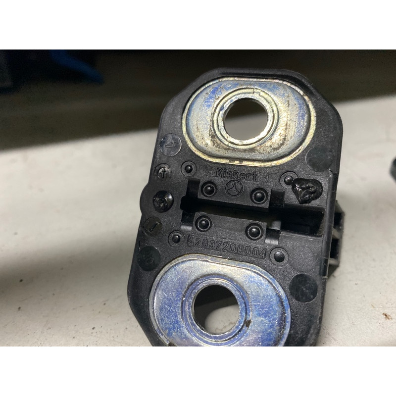 Замок дверей (кузов і елементи) Mercedes-Benz C-class W203 1.8 M111.951 A2037200004