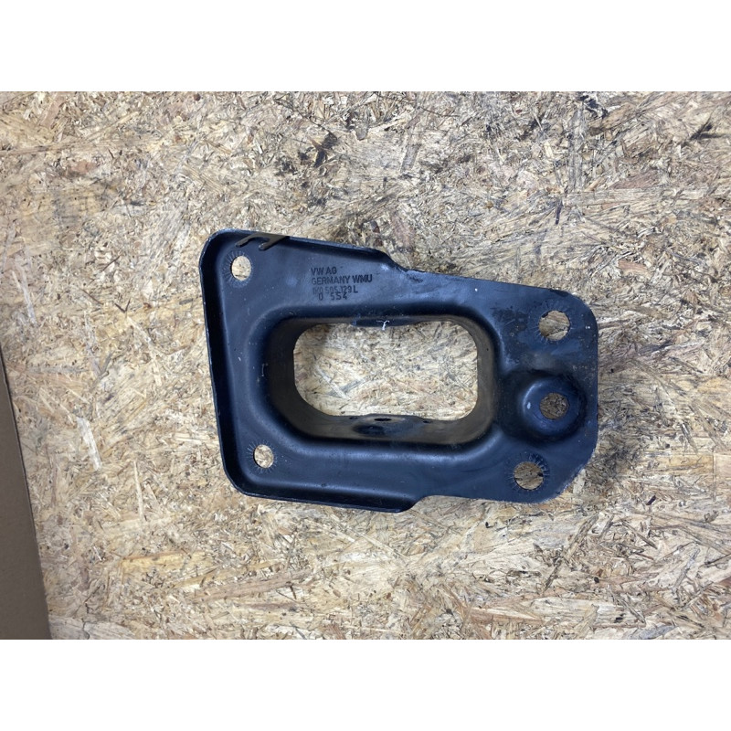 Кронштейн (двигатель и элементы) Volkswagen Passat B7 2014 1.8 1k0505129