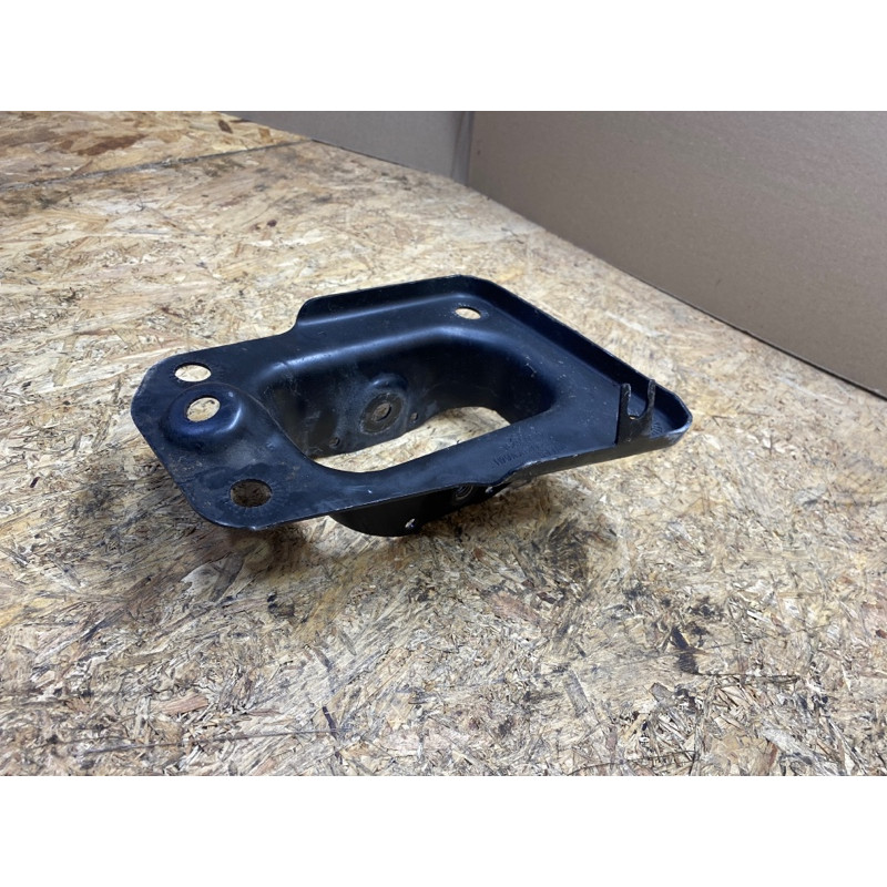 Кронштейн (двигатель и элементы) Volkswagen Passat B7 2014 1.8 1k0505129