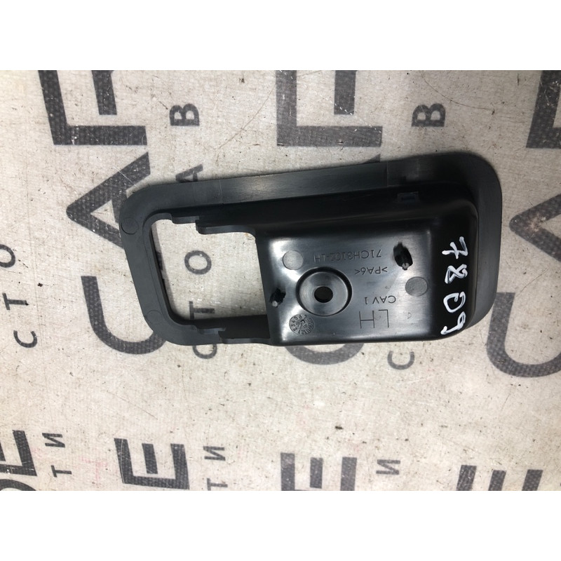 Накладка ручки внутренней (салон) Cadillac Xt5 1 2016 3.6 71ch3102