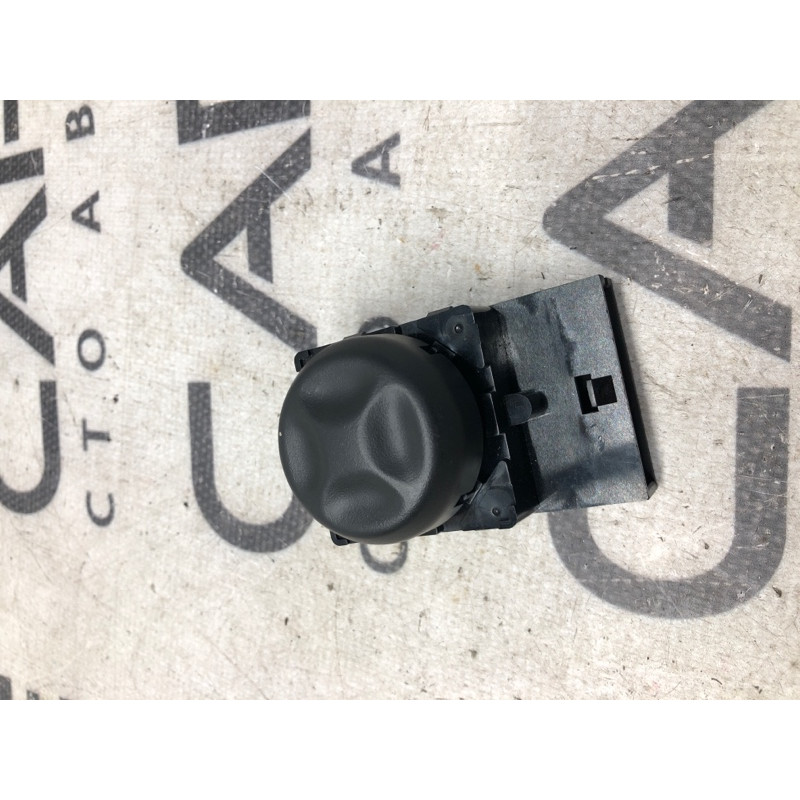 Кнопка регулировки сиденья (электрика / кнопки) Cadillac Xt5 1 2016 3.6 25802502