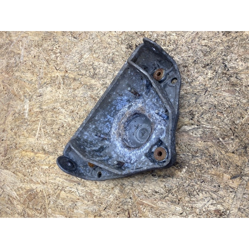 Кронштейн опоры амортизатора (подвеска) Volkswagen Touareg 7L 7L0412391D