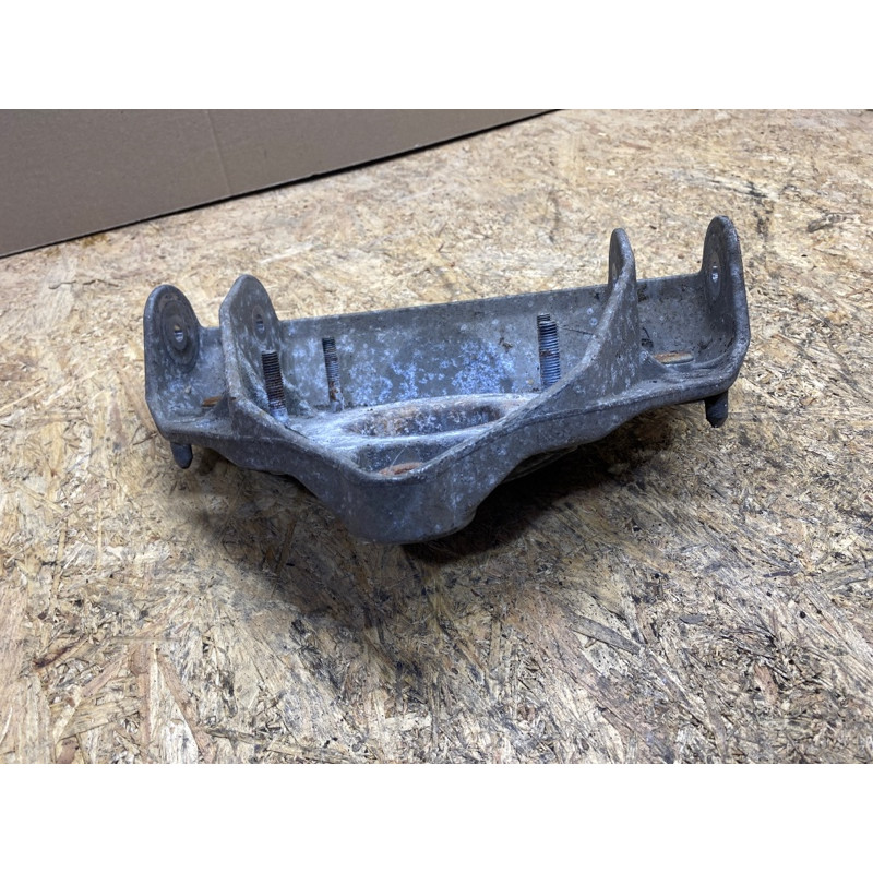 Кронштейн опоры амортизатора (подвеска) Volkswagen Touareg 7L 7L0412391D