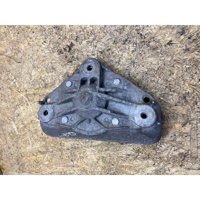 Кронштейн опоры амортизатора (подвеска) Volkswagen Touareg 7L 7L0412391D