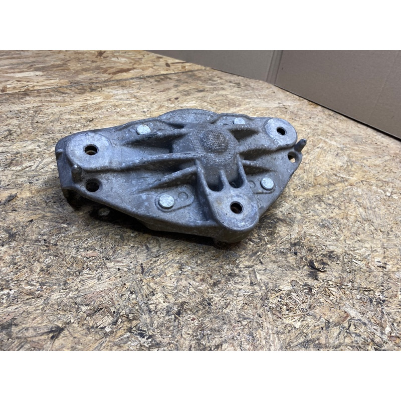 Кронштейн опоры амортизатора (подвеска) Volkswagen Touareg 7L 7L0412391D