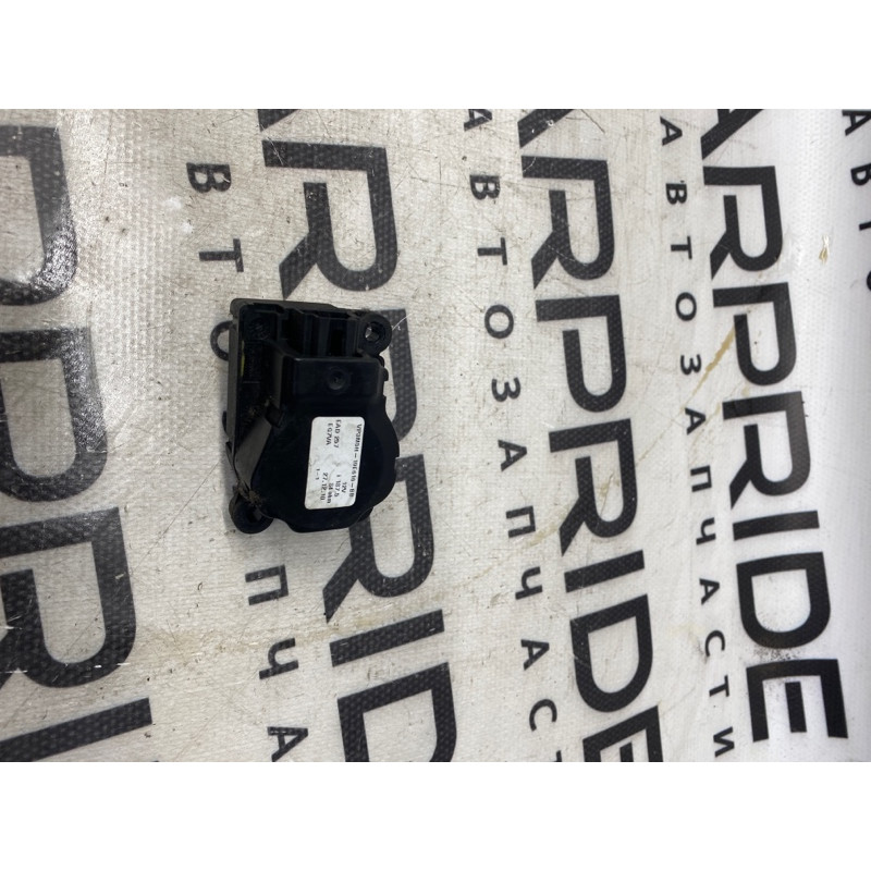 Привод заслонки отопителя (отопление и кондиционирование) FORD Focus MK3 2012 2.0 vp3m5h19e616bb