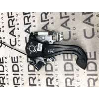 педаль стояночного гальма