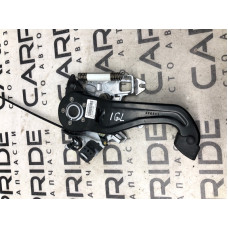 педаль стояночного гальма