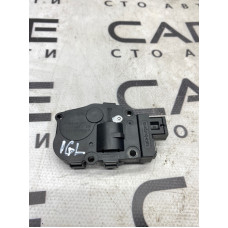 Привід заслонки обігрівача