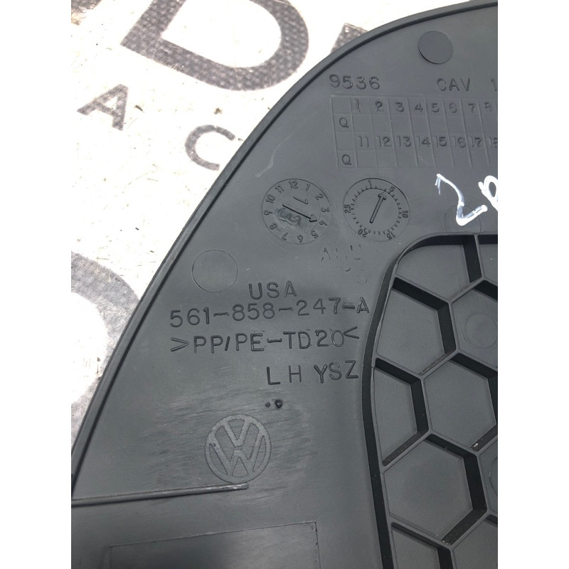 Бокова накладка торпеди (салон) Volkswagen Passat B7 2014 1.8 561858247a