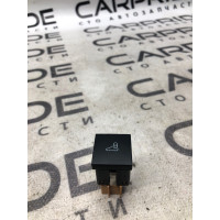 Кнопка открывания крышки багажника