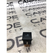 Кнопка открывания крышки багажника