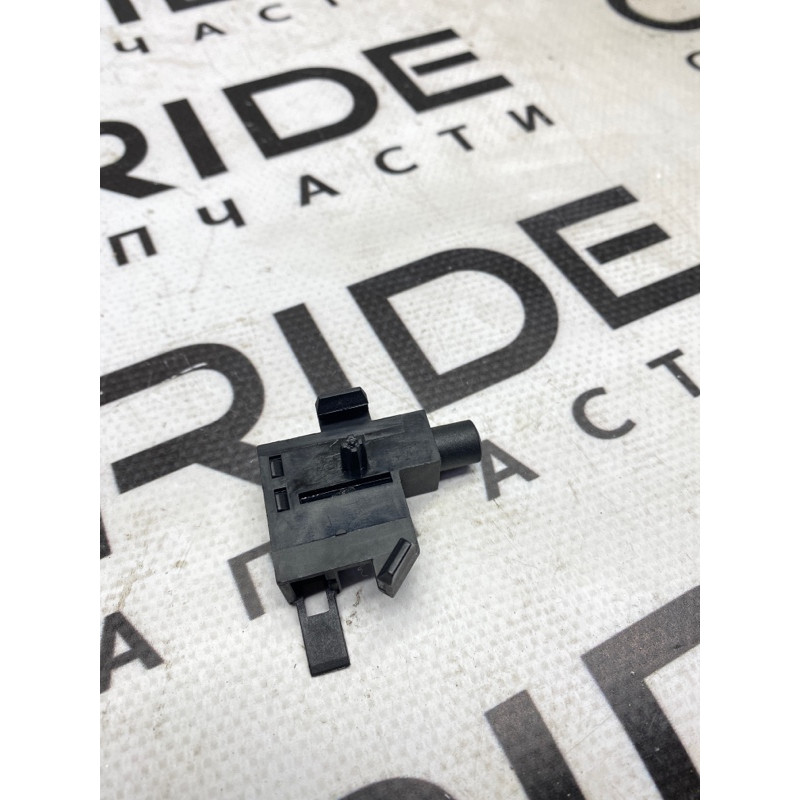 Датчик (электрика / датчики) Volkswagen Passat B7 2014 1.8 1j0947561