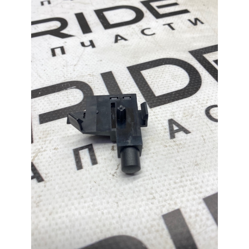 Датчик (электрика / датчики) Volkswagen Passat B7 2014 1.8 1j0947561