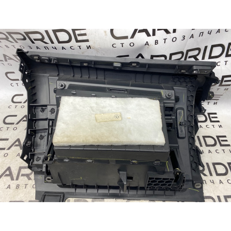 Бардачок (салон) Volkswagen Passat B7 2014 1.8 561857097l