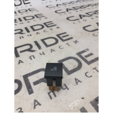 Кнопка открывания крышки багажника