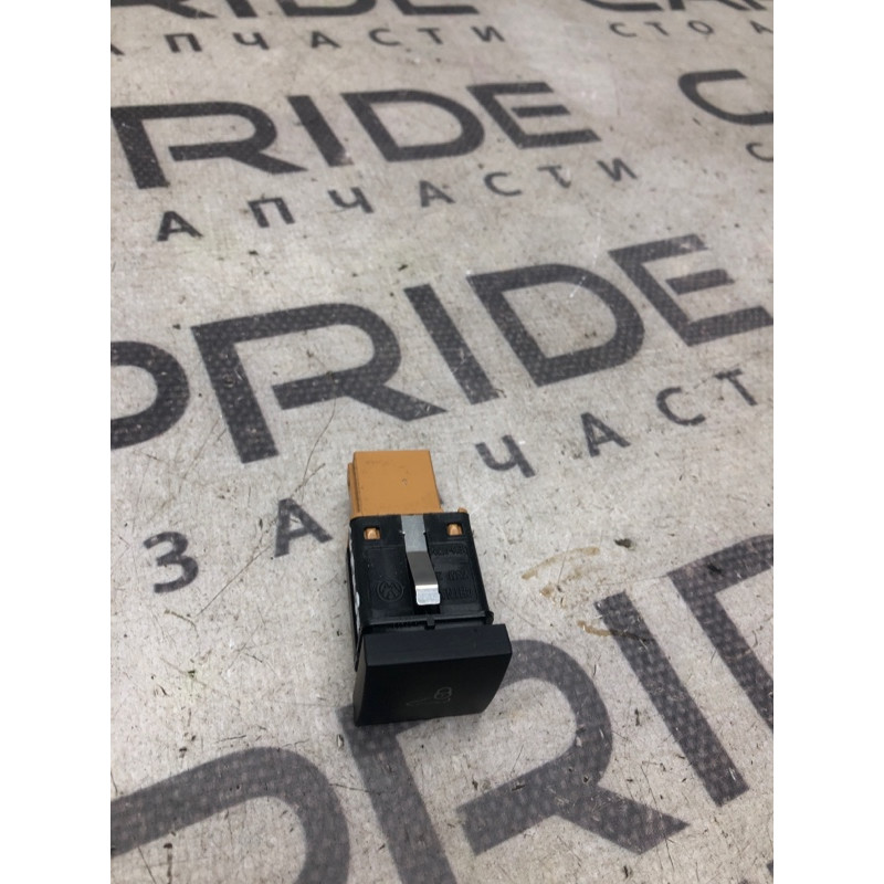 Кнопка открывания крышки багажника (электрика / кнопки) Volkswagen Passat B7 2014 1.8 561962143