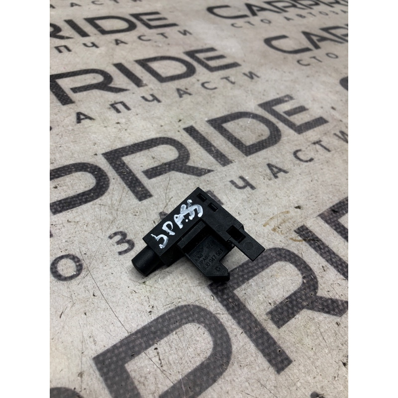 Концевик педали тормоза (электрика / датчики) Volkswagen Passat B7 2014 1.8 1j0947561