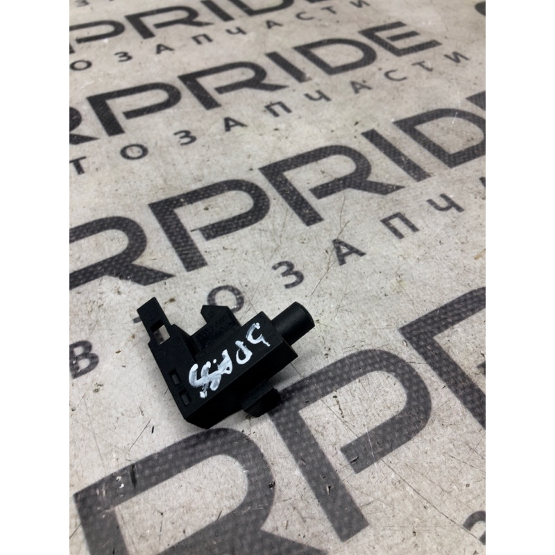 Концевик педали тормоза (электрика / датчики) Volkswagen Passat B7 2014 1.8 1j0947561