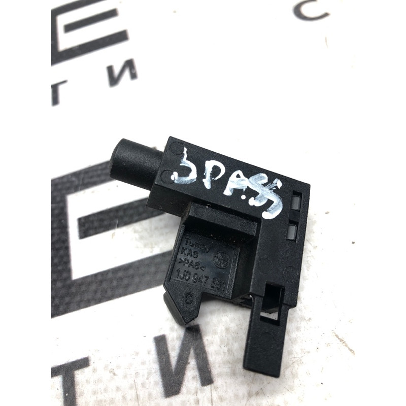 Концевик педали тормоза (электрика / датчики) Volkswagen Passat B7 2014 1.8 1j0947561