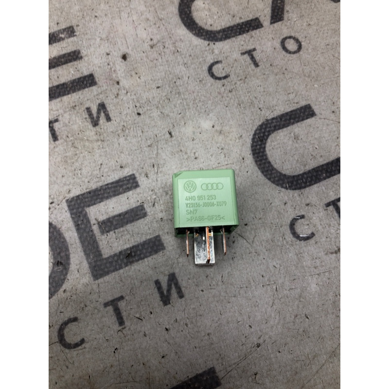 Реле (электрика) Volkswagen Passat B7 2014 1.8 4h0951253