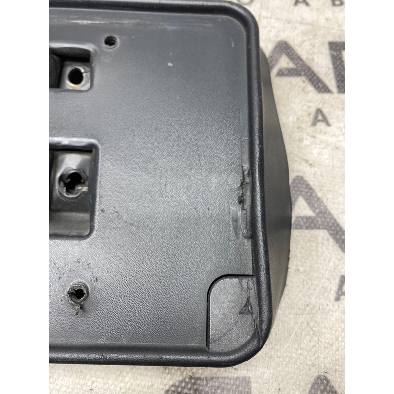Площадка номерного знака (кузов и элементы) Jeep Cherokee KL 2014 3.2 68207294ab