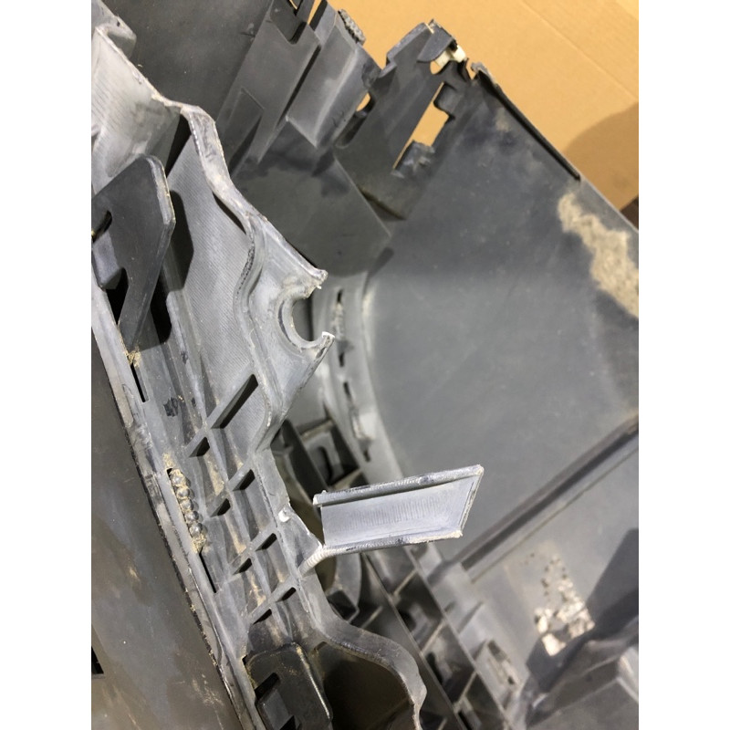 Бампер (наружные элементы кузова) Land Rover Discovery 3 2009 DPB500055LML