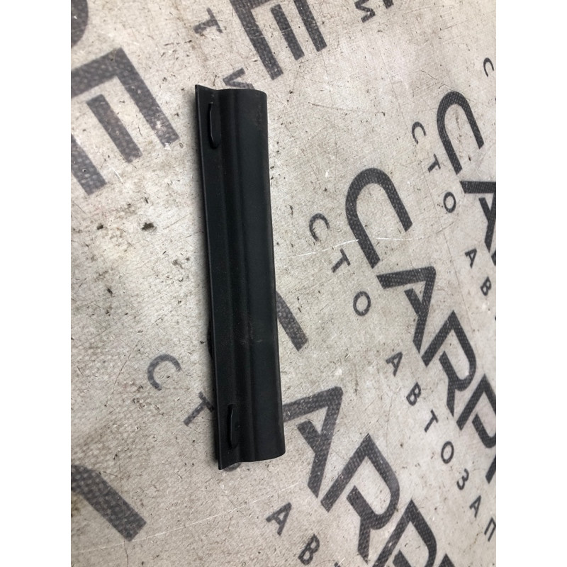 Уплотнитель капота (кузов и элементы) Volkswagen Passat B8 2016 1.8 561823709b