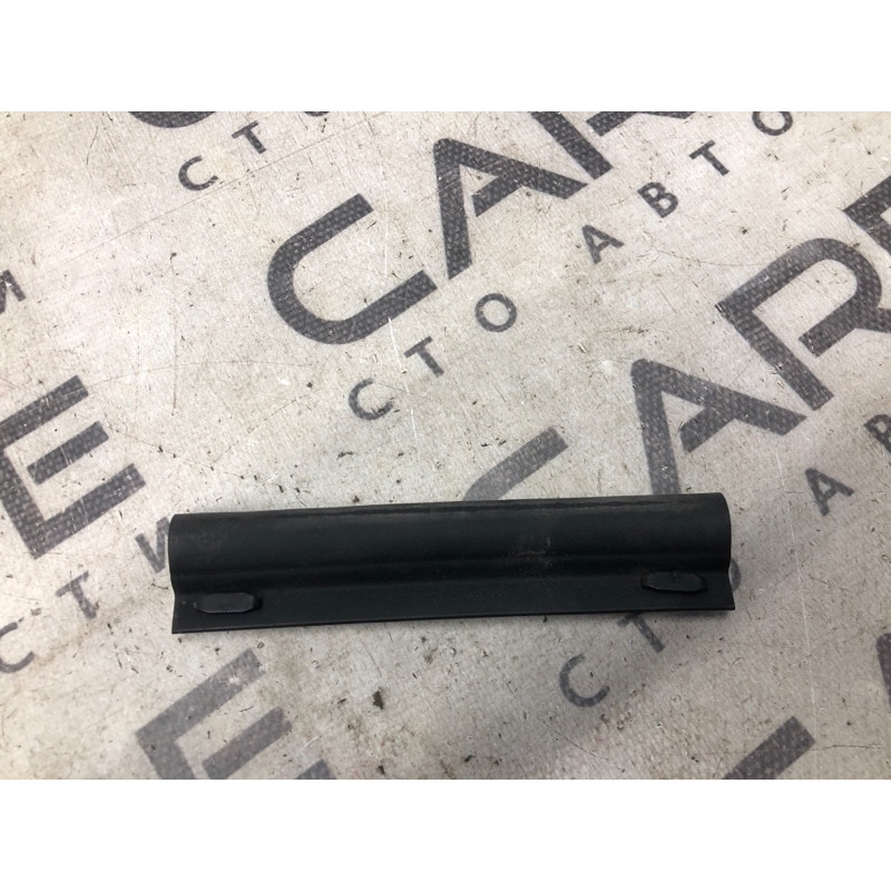 Уплотнитель капота (кузов и элементы) Volkswagen Passat B8 2016 1.8 561823709b