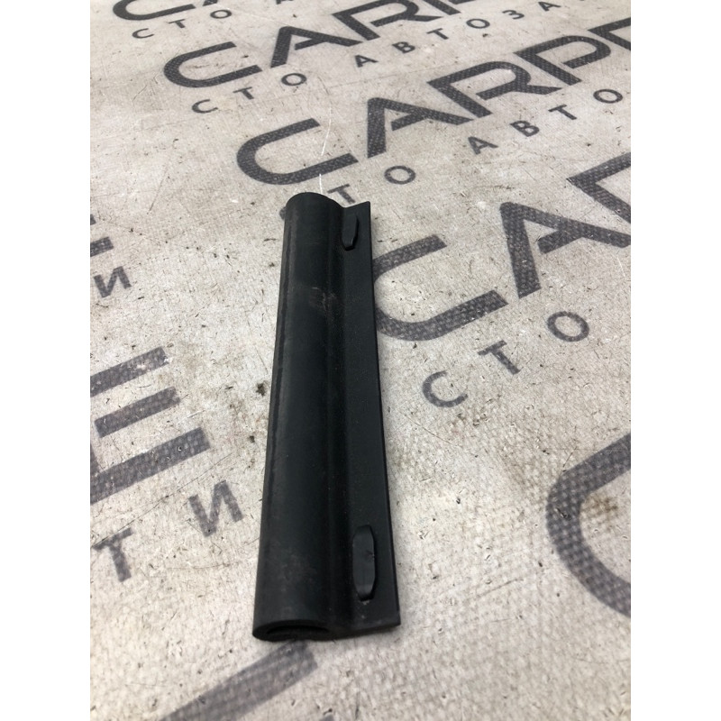 Уплотнитель капота (кузов и элементы) Volkswagen Passat B8 2016 1.8 561823709b