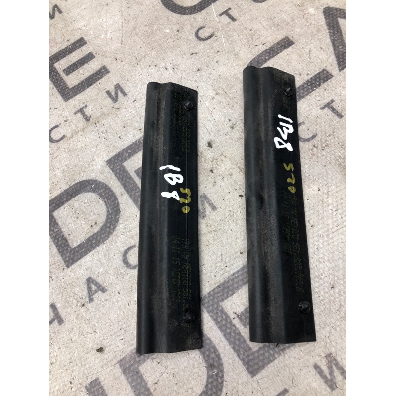 Уплотнитель капота (кузов и элементы) Volkswagen Passat B8 2016 1.8 561823709b