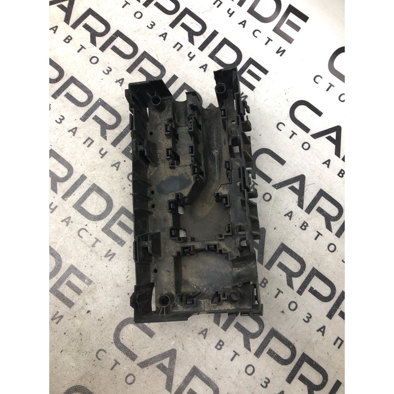 Кронштейн блока предохранителей (кузов и элементы) Dodge Journey SXT 2013 3.6 68079356ab