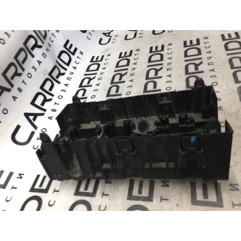 Кронштейн блока предохранителей (кузов и элементы) Dodge Journey SXT 2013 3.6 68079356ab