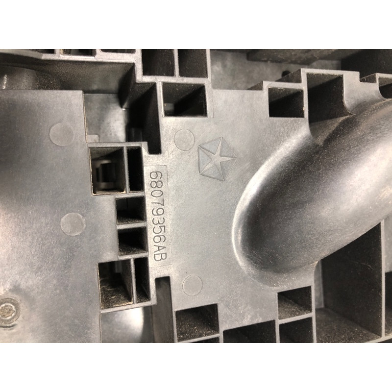 Кронштейн блока предохранителей (кузов и элементы) Dodge Journey SXT 2013 3.6 68079356ab