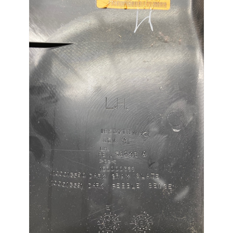 Обшивка стойки центральная (салон) Dodge Journey SXT 2013 3.6 1be37dx9ac