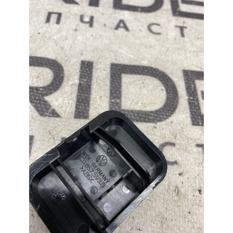 Заглушка (салон) Volkswagen Passat B7 2014 1.8 3c0857593b