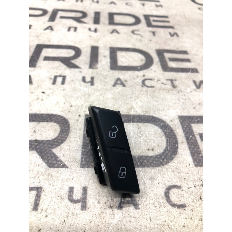 Кнопка блокировки центрального замка (электрика / кнопки) Volkswagen Passat B7 2014 1.8 561962136a