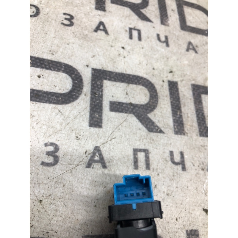 Кнопка блокировки центрального замка (электрика / кнопки) Volkswagen Passat B7 2014 1.8 561962136a