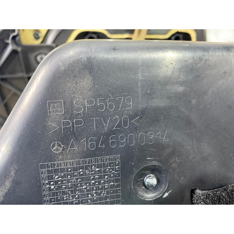 Обшивка багажника (салон) Mercedes-Benz GL X164 2012 4.6 A16469013268M27