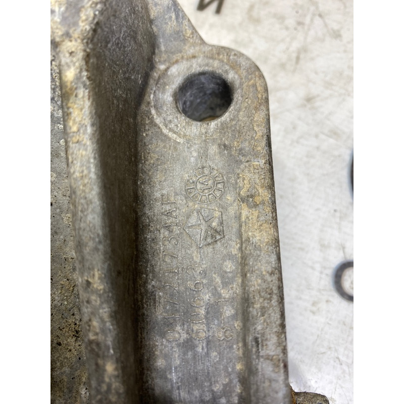 Кронштейн двигателя (кронштейны двигателя) Dodge CARAVAN RT 04721734af