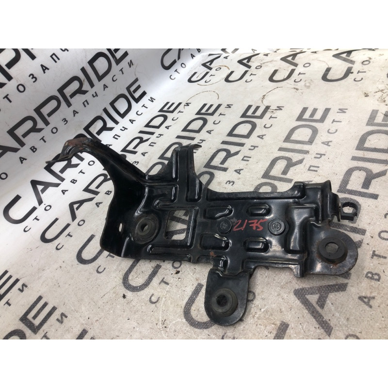 Кронштейн корпуса воздушного фильтра (кронштейны двигателя) Jeep Compass MK49 2011 2.4 4891638AB