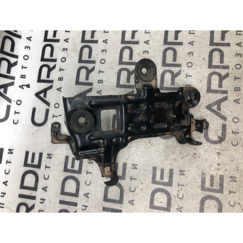 Кронштейн корпуса воздушного фильтра (кронштейны двигателя) Jeep Compass MK49 2011 2.4 4891638AB
