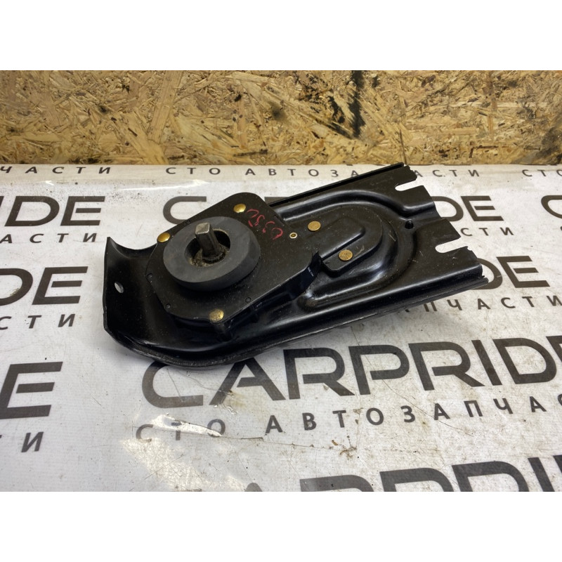 Крепление запасного колеса (кузов и элементы) Dodge Durango WD 2015 5.7 HEMi 68145504AB