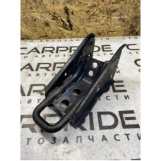 Крюк буксировочный