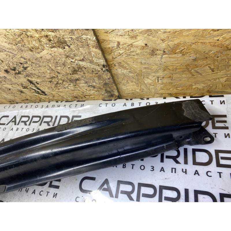 Усилитель бампера (наружные элементы кузова) Volkswagen Golf 1K 2.5 1K6807305