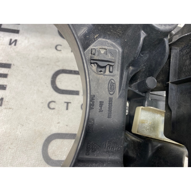 Телевизор (передняя часть кузова) (наружные элементы кузова) Land Rover Discovery 3 din500016