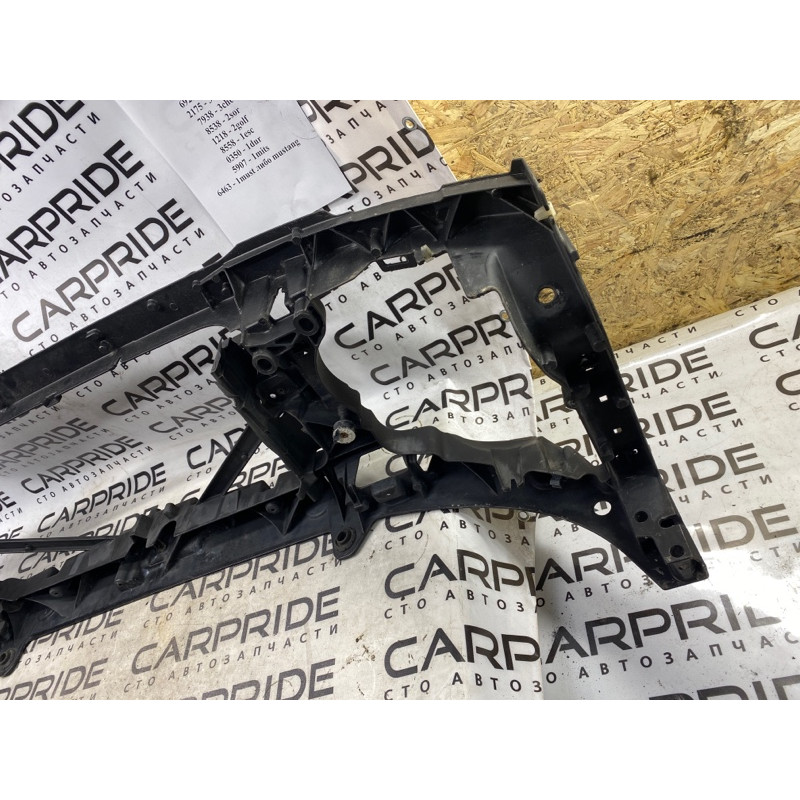 Телевизор (передняя часть кузова) (наружные элементы кузова) Land Rover Discovery 3 din500016