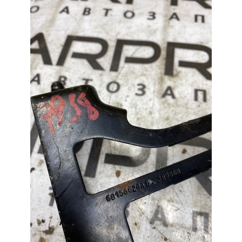 Кронштейн корпуса воздушного фильтра (кронштейны двигателя) Jeep Cherokee Trailhawk 2014 2.4 68158624ab