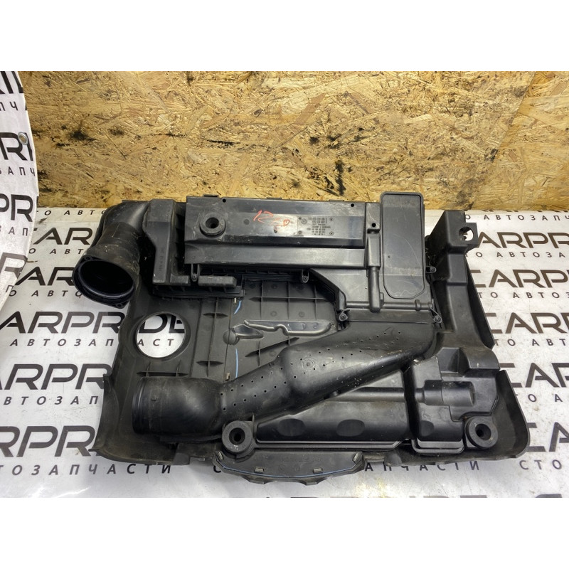 Корпус воздушного фильтра (впускная система) Volkswagen Golf 1K 2.5 07K129607E